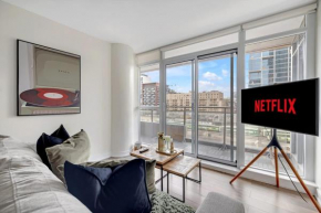 Entertainment District 3-BR Condo Free Parking